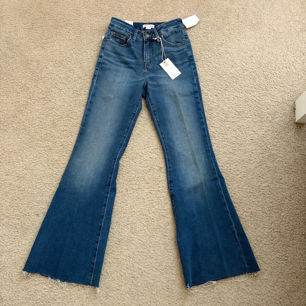 Good American - Soft Tech Good Petite Flare Jeans - Picture 3 of 4